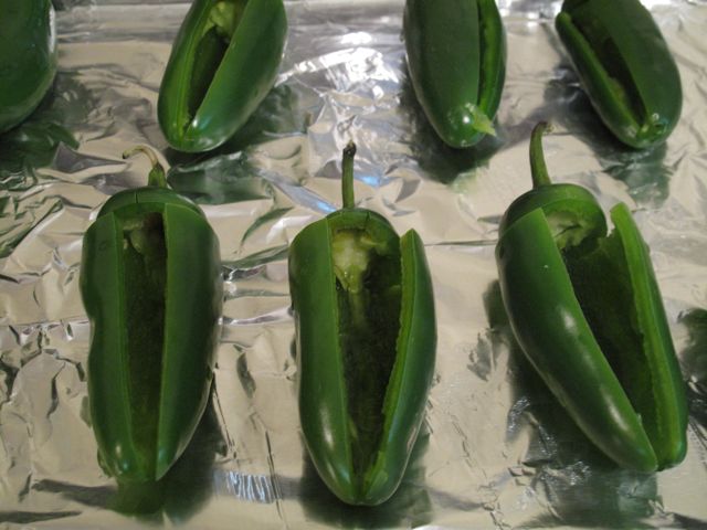 How to Prep Peppers For Jalapeño Poppers How to Prep Peppers For Jalapeño Poppers