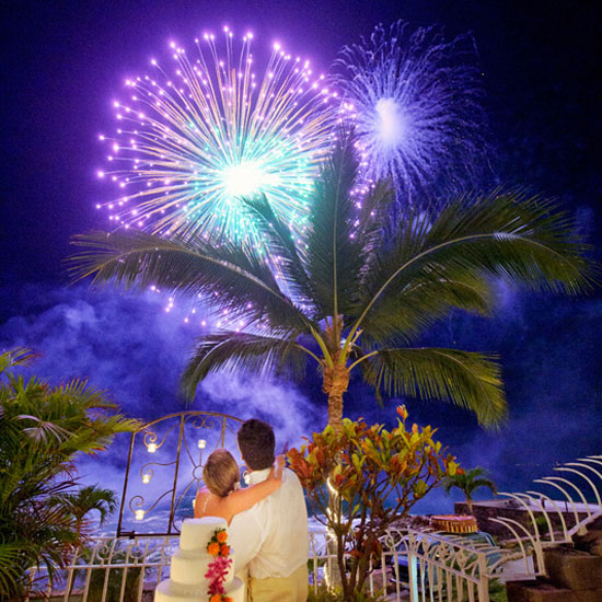 Electric blue fireworks shined at this Puerto Vallarta, Mexico, wedding.
Photo by Michelle Turner via Style Me Pretty
Electric blue fireworks shined at this Puerto Vallarta, Mexico, wedding.
Photo by Michelle Turner via Style Me Pretty