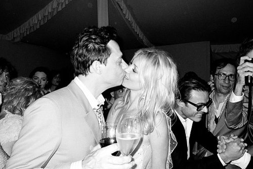 Jamie Hince and Kate Moss, just after cutting the cake
Jamie Hince and Kate Moss, just after cutting the cake