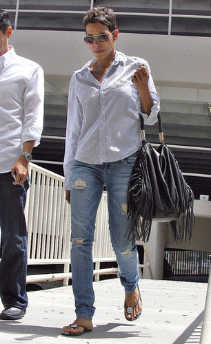 Reason 8: A wrinkled button-down and ripped jeans looks sexy, not tired, on Halle.
Reason 8: A wrinkled button-down and ripped jeans looks sexy, not tired, on Halle.