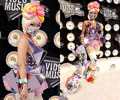 Nicki Minaj at 2011 MTV VMAs 2011-08-28 18:51:06