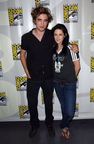 Robert Pattinson and Kristen Stewart posed together in jeans at Comic-Con in 2008.
Robert Pattinson and Kristen Stewart posed together in jeans at Comic-Con in 2008.