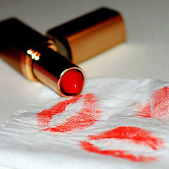 There's a Better Way to Blot Your Lipstick