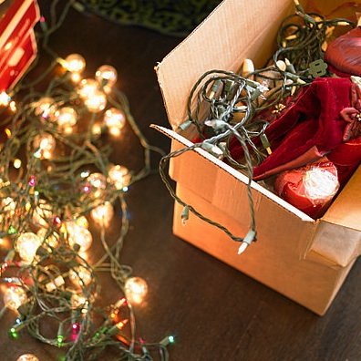 How to Hang Christmas Tree String Lights