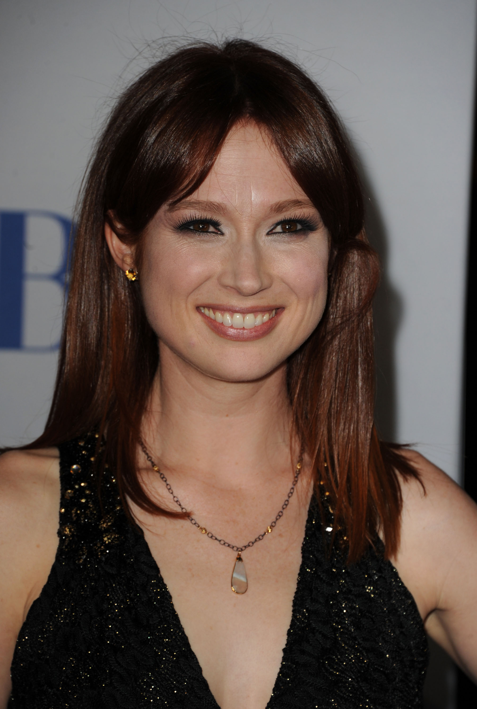 Ellie Kemper in black at the People's Choice Awards. Ellie Kemper in black at the People's Choice Awards.