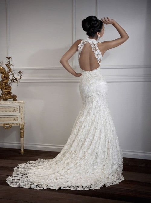 This elegant open back lace dress gives a major wow factor, while staying simple and comfortable with its dainty straps