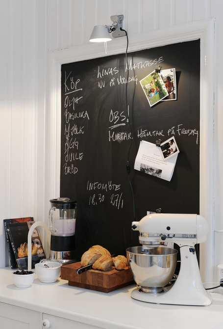 white kitchen 