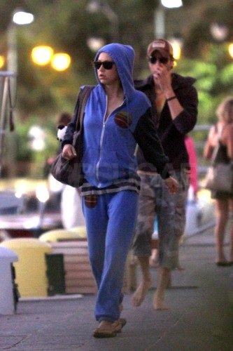 Shirtless Enrique and Bikini-Clad Anna End 2011 With a Tropical Getaway Shirtless Enrique and Bikini-Clad Anna End 2011 With a Tropical Getaway