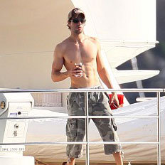 Shirtless Enrique Iglesias in St. Barts With Anna Kournikova