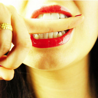 How to Stop Biting Your Nails Easily