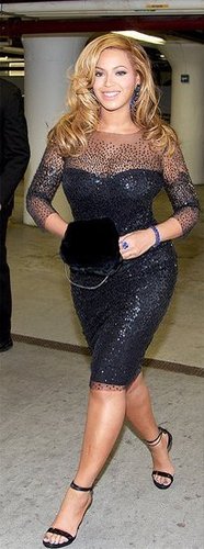 Beyonce Knowles in a Monique Lhuillier dress.
Beyonce Knowles in a Monique Lhuillier dress.
