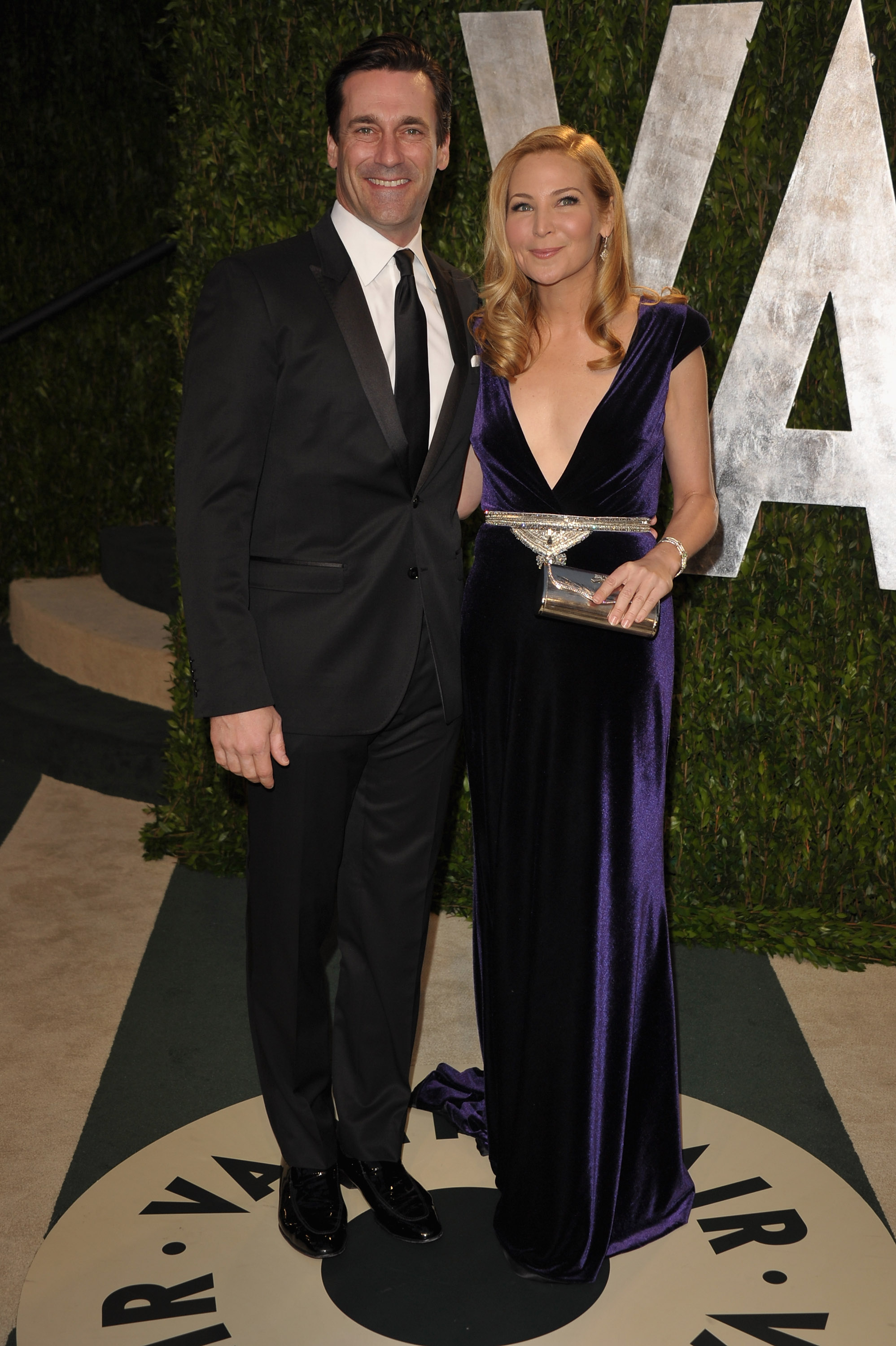 John Hamm and Jennifer Westfeldt strike a pose at the Vanity Fair party. John Hamm and Jennifer Westfeldt strike a pose at the Vanity Fair party.