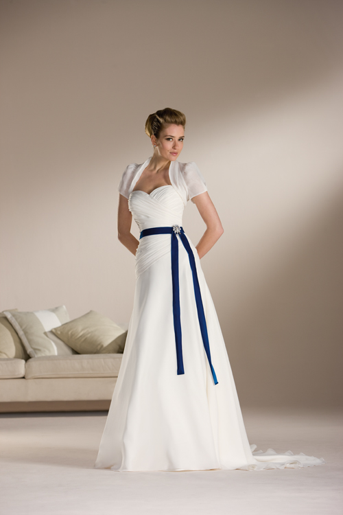 Casual wedding dresses with sleeves may improve your feminine charm through