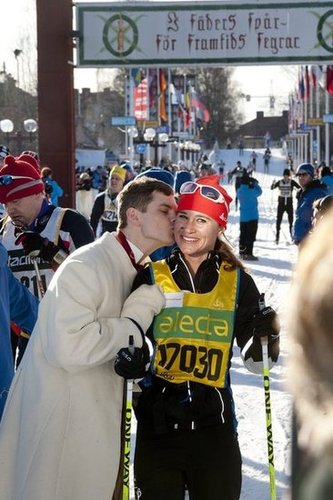 Pippa Middleton Gets a Kiss After Her Cross-Country Ski Adventure Pippa Middleton Gets a Kiss After Her Cross-Country Ski Adventure