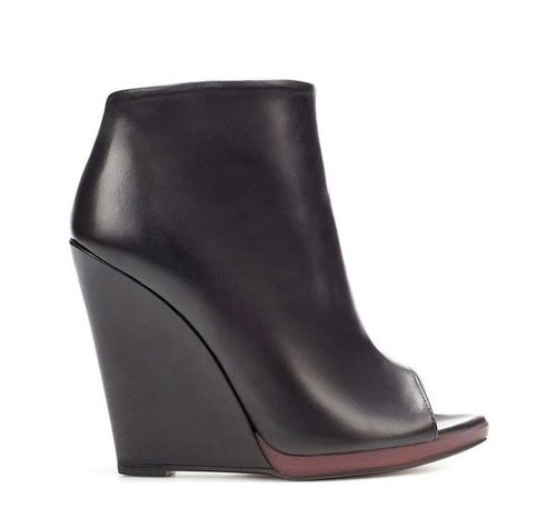A sleek, classic pair that will carry you through Spring.
Zara ankle bootie ($100)
A sleek, classic pair that will carry you through Spring.
Zara ankle bootie ($100)