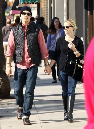 Jim Toth and Reese Witherspoon held hands in Dec. 2011.
Jim Toth and Reese Witherspoon held hands in Dec. 2011.