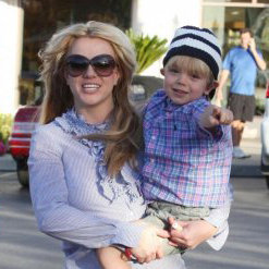 10 Celebrity Moms Pregnant Under 30