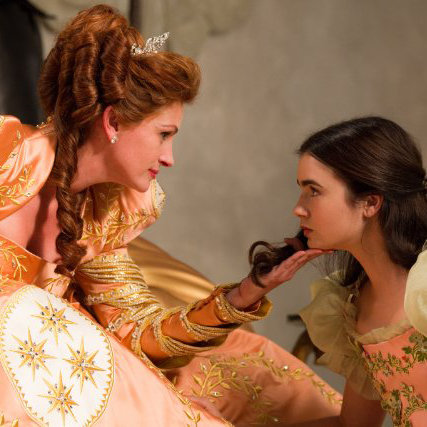 Mirror Mirror Movie Review Starring Lily Collins and Julia Roberts
