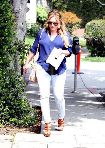 Hilary Duff shows off her postbaby body.
Hilary Duff shows off her postbaby body.