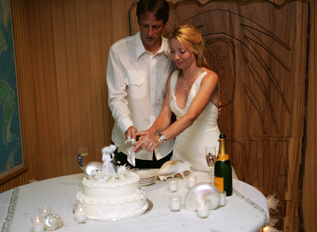 Tony Hawk and Lhotse Merriam married in Fiji during January 2006.
Tony Hawk and Lhotse Merriam married in Fiji during January 2006.