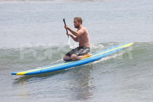 Robert Pattinson went paddleboarding shirtless.
Robert Pattinson went paddleboarding shirtless.