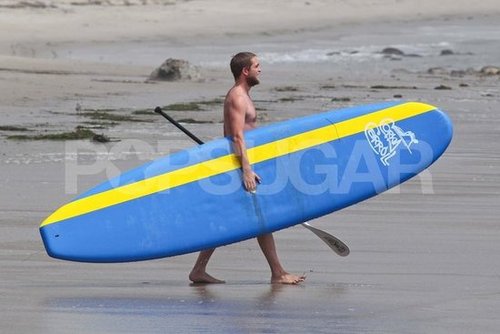 Shirtless Robert Pattinson Plays on the Beach — See Over 100 Pictures! Shirtless Robert Pattinson Plays on the Beach — See Over 100 Pictures!