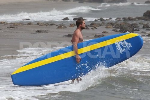 Shirtless Robert Pattinson Plays on the Beach — See Over 100 Pictures! Shirtless Robert Pattinson Plays on the Beach — See Over 100 Pictures!