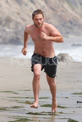 Robert Pattinson went running shirtless on the beach.
Robert Pattinson went running shirtless on the beach.