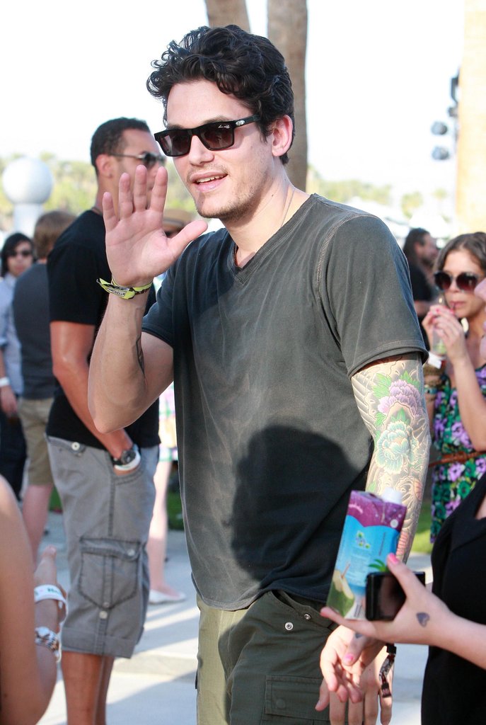 John Mayer brought a little hotness to the 2010 crowd.
John Mayer brought a little hotness to the 2010 crowd.