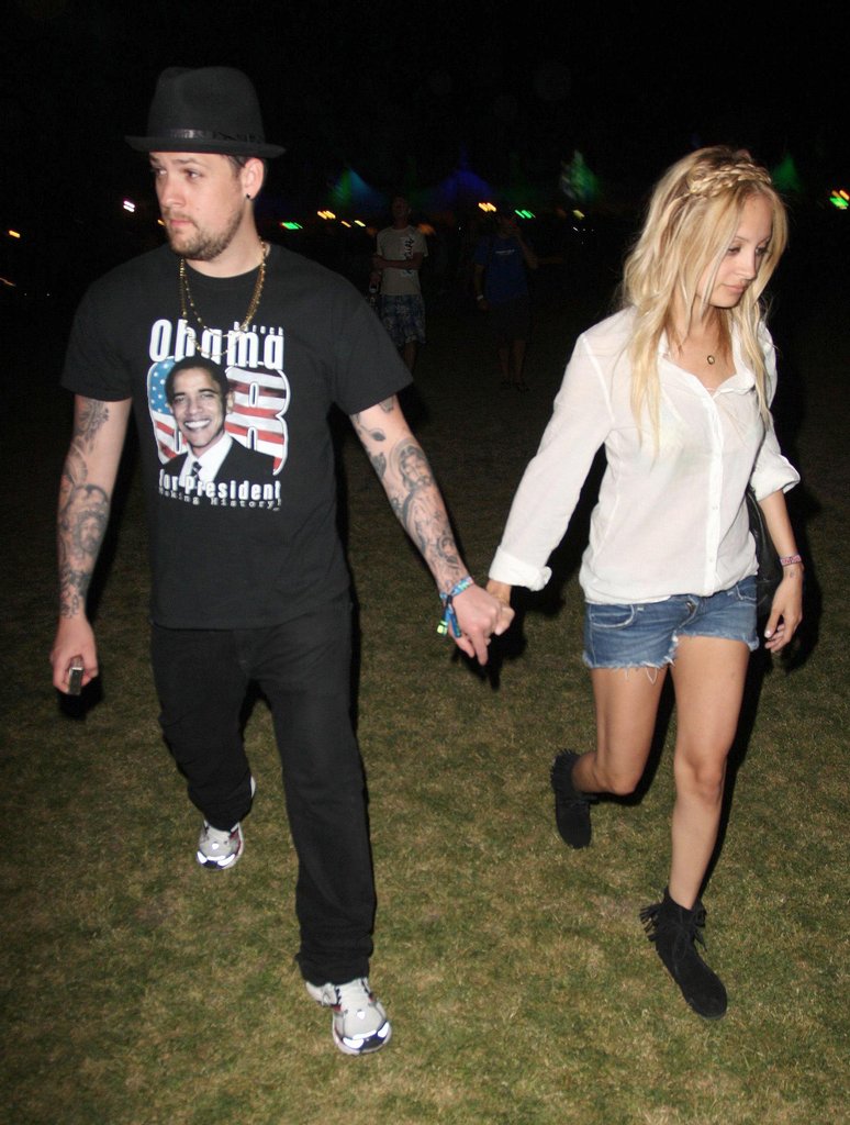 Nicole Richie and Joel Madden held hands on their way into the 2008 festival.
Nicole Richie and Joel Madden held hands on their way into the 2008 festival.