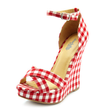 How sweet is this gingham print? We'd add these to a breezy LWD or a pair of ankle-cuffed denim and a blazer.
Cross-Front Gingham Fabric Wedge ($33)
How sweet is this gingham print? We'd add these to a breezy LWD or a pair of ankle-cuffed denim and a blazer.
Cross-Front Gingham Fabric Wedge ($33)