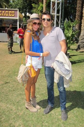 This guy complements his girl's bright blue with easy neutrals — smart!
This guy complements his girl's bright blue with easy neutrals — smart!