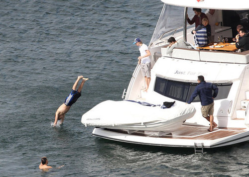 One Direction hung out in Australia while taking a dive and getting some sun.
One Direction hung out in Australia while taking a dive and getting some sun.