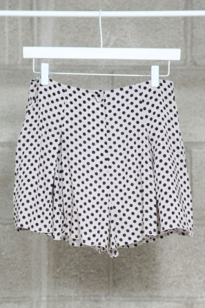 The fun polka dots would look easy against a gray t-shirt and a pair of Converse or dressed up with a pretty collared button-down and oxfords.
Mikkat Market Polka Dot Shorts ($32)
The fun polka dots would look easy against a gray t-shirt and a pair of Converse or dressed up with a pretty collared button-down and oxfords.
Mikkat Market Polka Dot Shorts ($32)