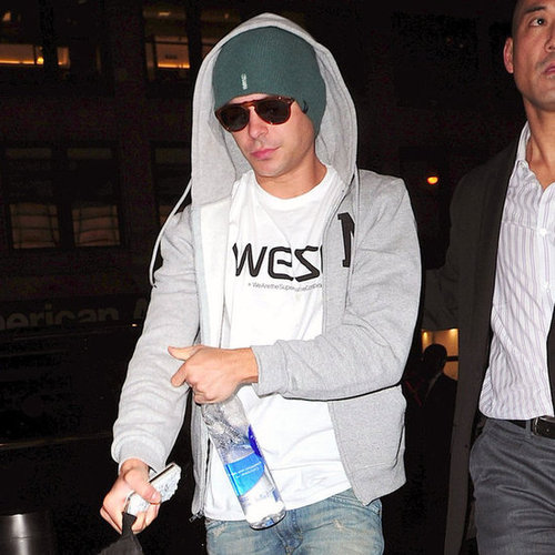 Zac Efron Arrives in NYC Pictures
