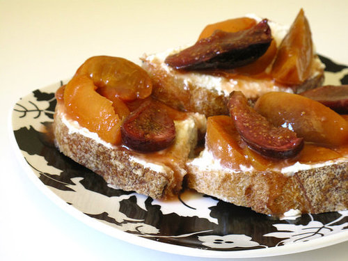 What to Make: Roasted Apricot Toast What to Make: Roasted Apricot Toast
