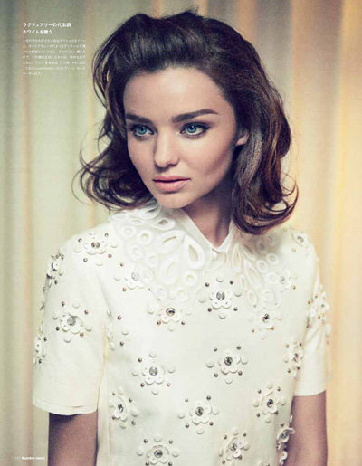 Miranda Kerr wore white in Numéro Tokyo magazine.
Miranda Kerr wore white in Numéro Tokyo magazine.