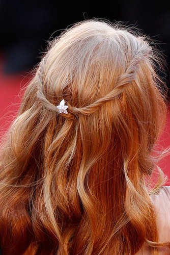 Jessica Chastain dressed up her tresses with a diamond pin.
Jessica Chastain dressed up her tresses with a diamond pin.