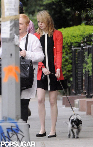 Emma Stone walked her mom out to a car with her dog in NYC.
Emma Stone walked her mom out to a car with her dog in NYC.