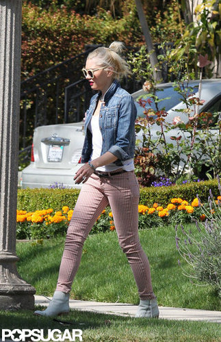 Gwen Stefani wore checkered pants.
Gwen Stefani wore checkered pants.