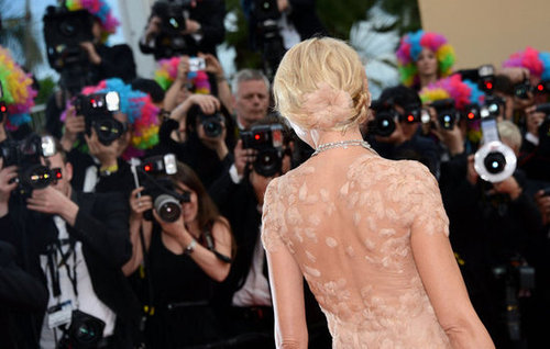 A stunning view of the back of Naomi's sheer-and-feathered Marchesa-clad back.
A stunning view of the back of Naomi's sheer-and-feathered Marchesa-clad back.