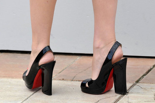 Kylie donned chunky patent leather slingback pumps at the Holy Motors photocall.
Kylie donned chunky patent leather slingback pumps at the Holy Motors photocall.