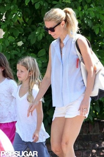 Gwyneth Paltrow and Apple took a walk in London.
Gwyneth Paltrow and Apple took a walk in London.