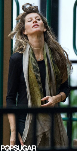 Gisele Bundchen went to a Boston park.
Gisele Bundchen went to a Boston park.