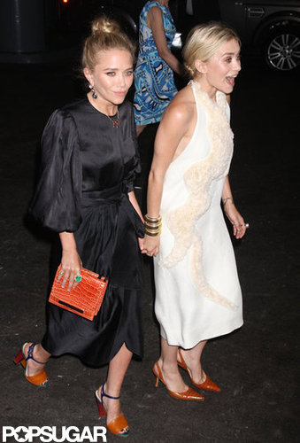 Mary-Kate Olsen and Ashley Olsen looked excited to arrive at the Fresh Air Fund's Spring Gala in NYC.
Mary-Kate Olsen and Ashley Olsen looked excited to arrive at the Fresh Air Fund's Spring Gala in NYC.