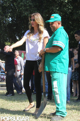 Gisele Bundchen Goes Baggy For Her Environmental Trip to Brazil Gisele Bundchen Goes Baggy For Her Environmental Trip to Brazil
