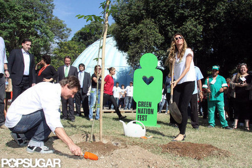 Gisele Bundchen Goes Baggy For Her Environmental Trip to Brazil Gisele Bundchen Goes Baggy For Her Environmental Trip to Brazil