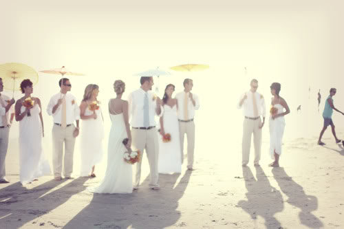 This wedding party kept cool with pretty parasols.
Source
This wedding party kept cool with pretty parasols.
Source