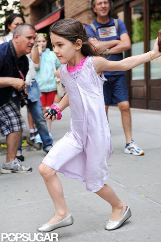 Suri Cruise crossed the sidewalk in NYC.
Suri Cruise crossed the sidewalk in NYC.