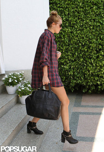 Miley Cyrus headed to the car waiting for her outside of her Miami hotel.
Miley Cyrus headed to the car waiting for her outside of her Miami hotel.